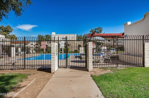 4626 19 Ave, Phoenix AZ 85009-1939 exterior