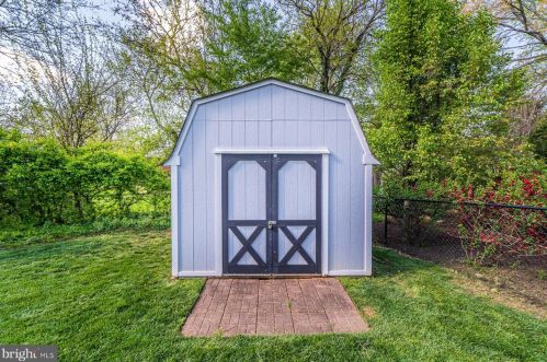 1817 Baldwin Dr, Mc Lean VA 22101-5055 exterior