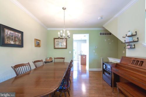 206 Admirals Way, Philadelphia PA 19146-5213 exterior