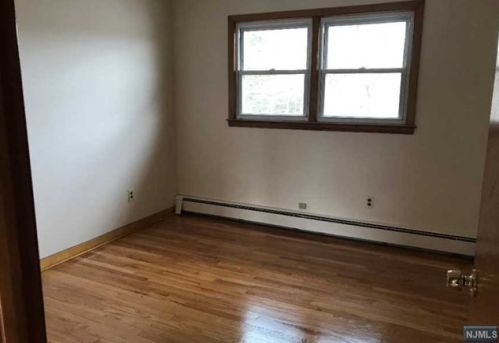 435 Taylor Ave, South Hackensack NJ  07606-1504 exterior