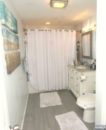 95 Clinton Pl, East Rutherford NJ 07073-1323 exterior