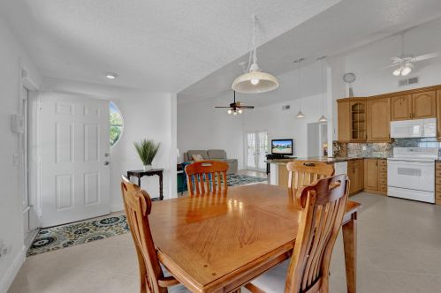 5336 Courtney Cir, Boynton Beach FL 33472-1280 exterior