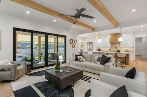 3918 Flowerland Dr, Atlanta GA  30319-1806 exterior