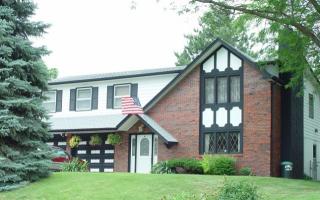 3976 Iowa St, Omaha, NE 68112-2504