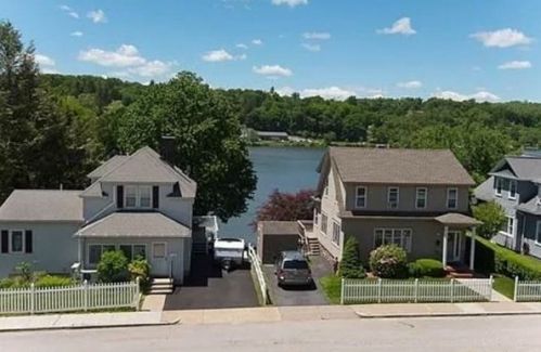 16 Indian Lk Pkwy, Worcester MA 01605-1215 exterior