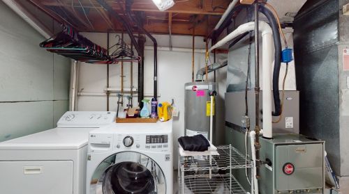 613 Meade Dr, Moon Twp PA  15108-9668 exterior