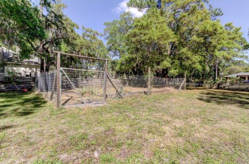 12216 Twin Br Acres Rd, Tampa FL 33626-3711 exterior