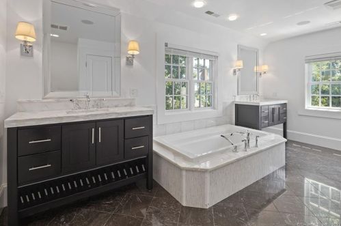 5 Mansfield Pl, Westport CT  06880-5045 exterior