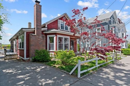 105 Park Ave, Woonsocket, RI 02895-4511