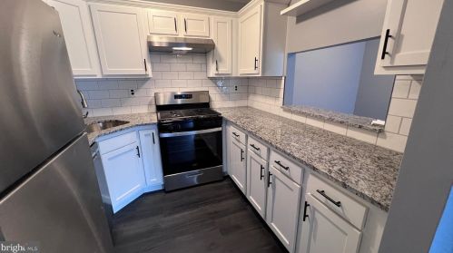 21 Cypress Ct, Trenton NJ  08648-4812 exterior