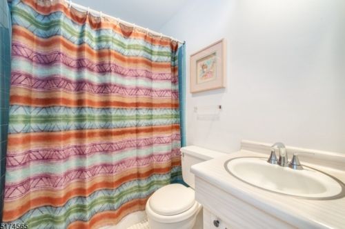 17 Coddington Ter, Livingston NJ 07039-3632 exterior