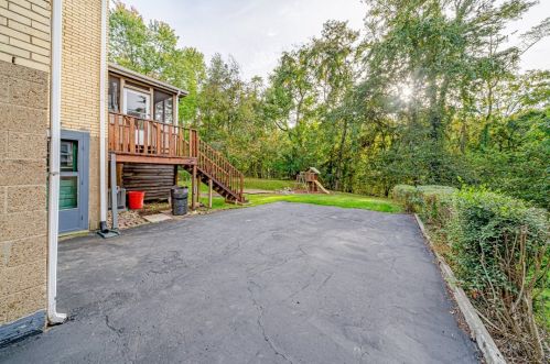 213 Dorothy Dr, Pittsburgh PA 15235-1829 exterior