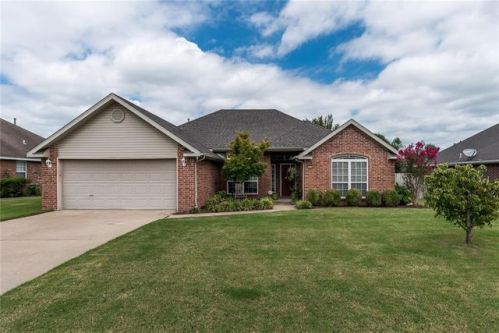 874 Fairfax Ave, Springdale, AR 72764-7380