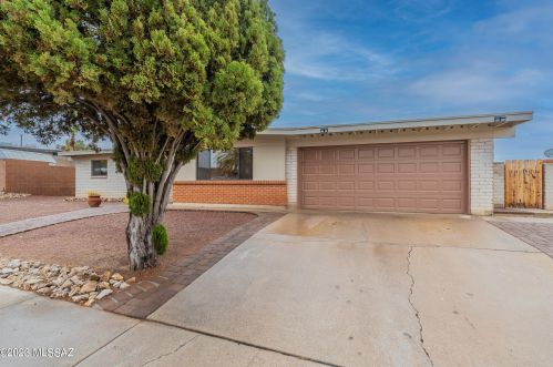 8424 23rd St, Tucson AZ  85710-6502 exterior