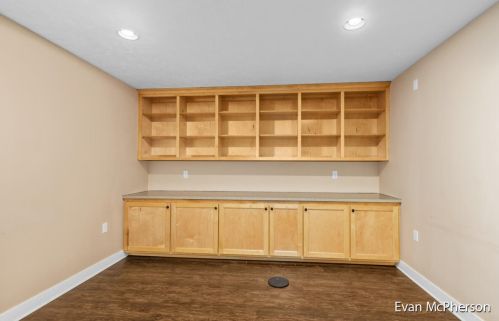 2114 Gettysburg Dr, Grand Rapids MI 49508-6560 exterior