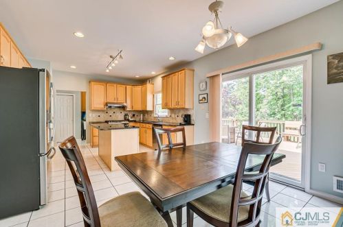 16 Sonia Ct, Edison NJ 08820-4443 exterior