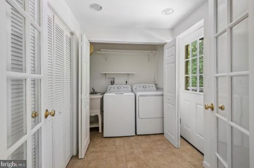 1111 Fallsmead Way, Rockville MD 20854-5549 exterior