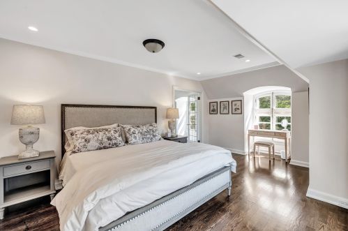 1469 Lilac Ln, Milwaukee WI  53217-2960 exterior