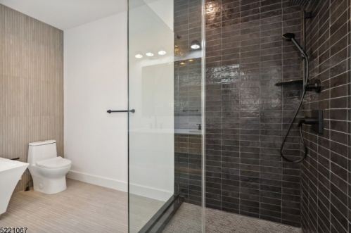 19 Grant Ave, East Hanover NJ  07936-2950 exterior