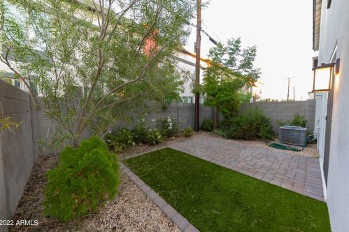 3033 37th Way, Phoenix AZ  85018-2219 exterior