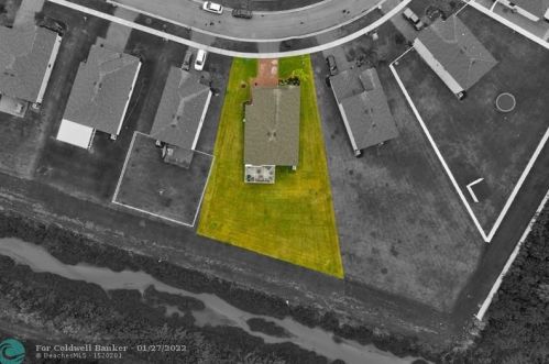 916 Bent Creek Dr, Fort Pierce FL  34947-1330 exterior