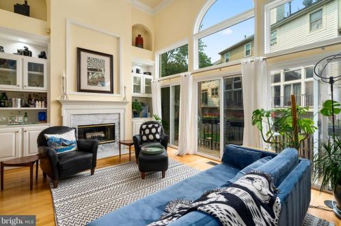 3803 Courtland Cir, Alexandria VA 22305-2061 exterior