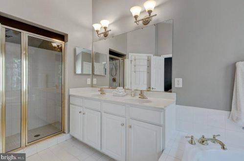 3822 Elmwood Towne Way, Alexandria VA  22303-1161 exterior