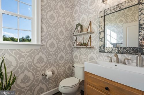 23073 Creighton Farms Dr, Leesburg VA 20175-6491 exterior