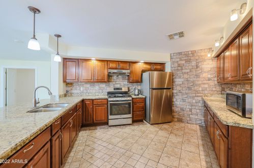 3121 Bethany Home Rd, Phoenix AZ 85015-2442 exterior