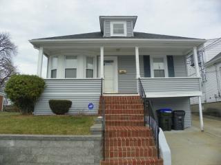 227 Lynch St, Providence, RI 02908-3910