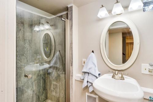 5111 Dodge St, Duluth MN 55804-2436 exterior