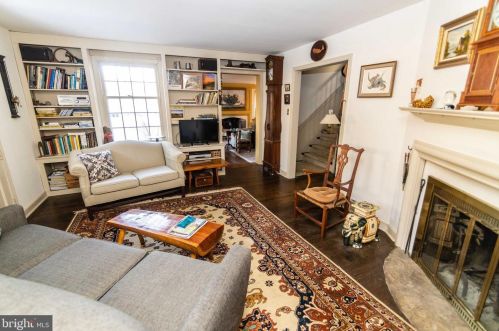 1110 Paxon Holw Rd, Media PA 19063-1116 exterior