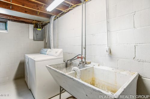 3013 Roosevelt Rd, Meskegon MI 49441-3905 exterior