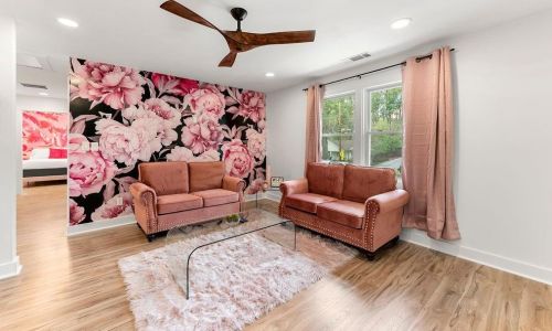 1876 La Dawn Ln, Atlanta GA  30318-2038 exterior