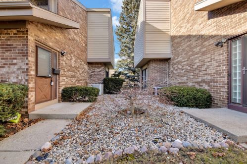 2544 Parnell Ave, Milwaukee, WI 53221-4119