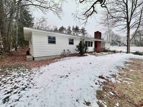 211 Grant Rd, Newmarket, NH 03857-2145