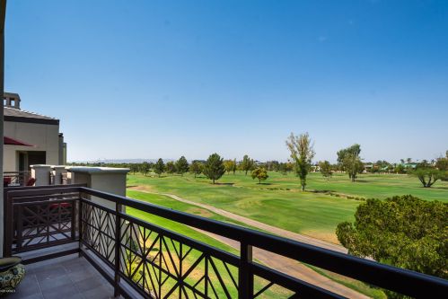 2 Biltmore Est, Phoenix AZ  85016-2853 exterior