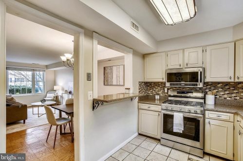 3814 Jason Ave, Alexandria VA 22302-1812 exterior