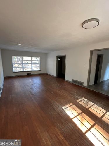 387 Hammond Dr, Atlanta GA  30328-5049 exterior