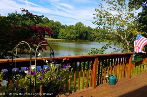 209 Pond Rd, East Freehold NJ 07728-1319 exterior