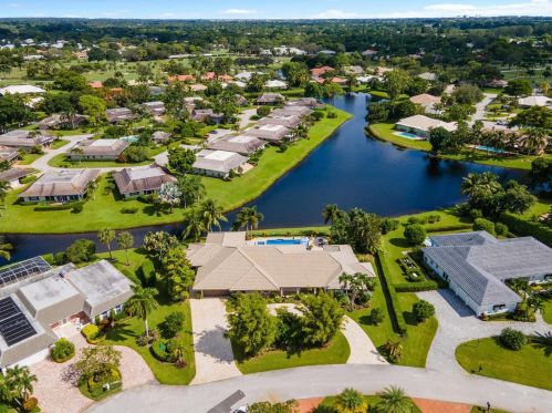 4803 Oak Cir, Boynton Beach FL 33436-5922 exterior