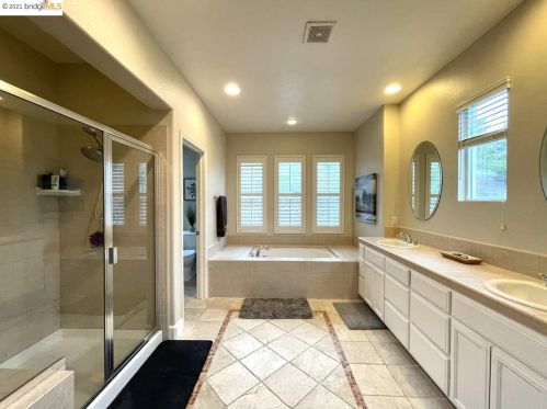 5236 Montecito Dr, Concord CA 94521-5507 exterior