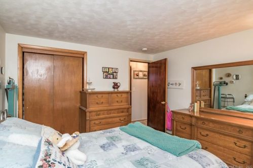 18 Donna St, Enfield CT 06082-5046 exterior