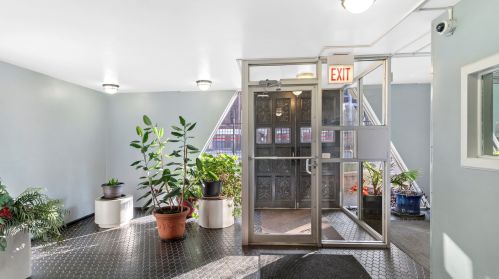 1060 Hollywood Ave, Chicago IL  60660-4506 exterior