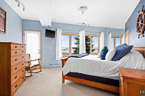 330 6th St, Duluth MN  55806-2542 exterior