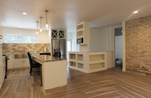 3767 61st St, Milwaukee, WI 53216-2101