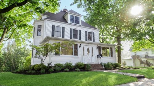 88 High St, Kinnelon, NJ 07405-1108