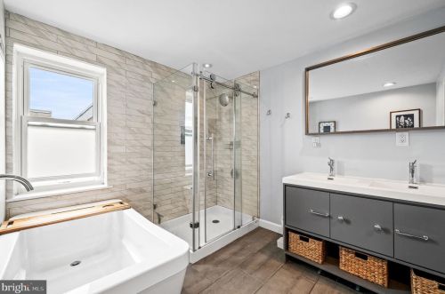 864 20th St, Philadelphia PA  19130-2025 exterior