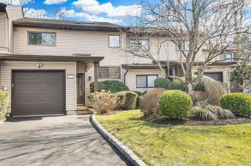 3 Northgate Ct, Huntington Station, NY 11747-3047