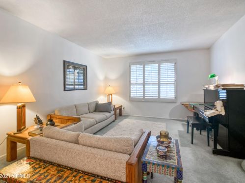 5654 12 St, Phoenix AZ 85086-7358 exterior